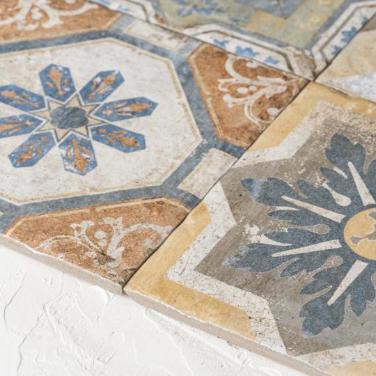 mediterran mintas dekor padloburkolat padlolap regies jarolap csempe burkolat rusztikus vintage dekor furdoszoba folyoso nappali vintage festett cementlap hatasu burkolat fagyallo terasz kismeret 20x20.jpg